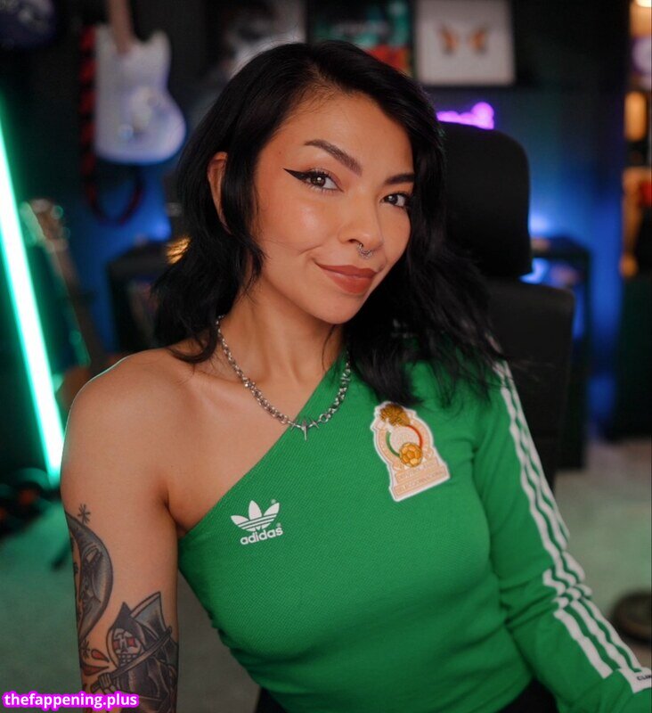 AileenSenpaiReacts