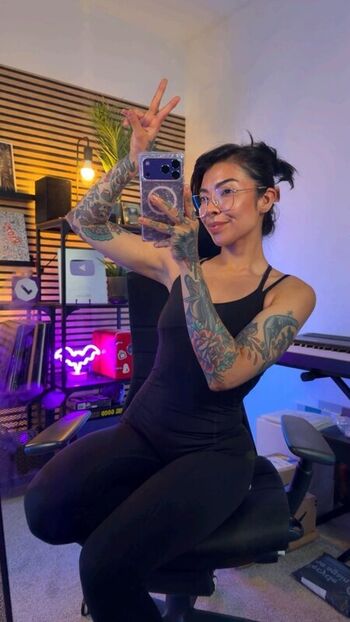 AileenSenpaiReacts