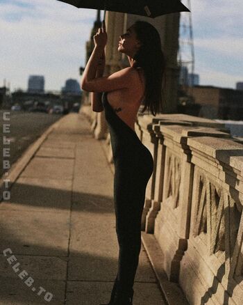 Alexis Ren