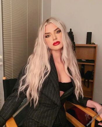 Alissa Violet