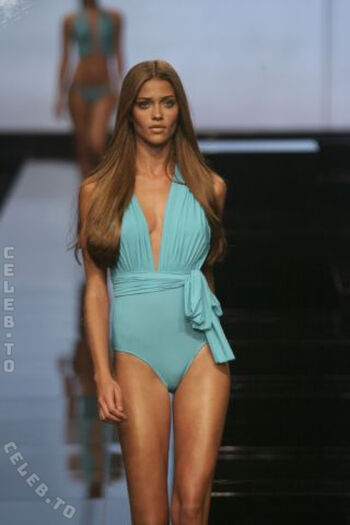 Ana Beatriz Barros