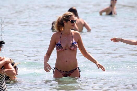 Ana Beatriz Barros