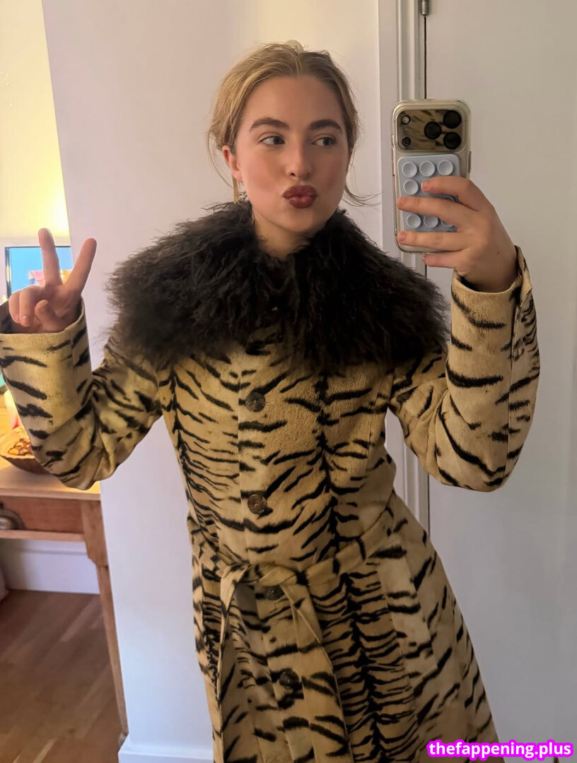 Anais Gallagher
