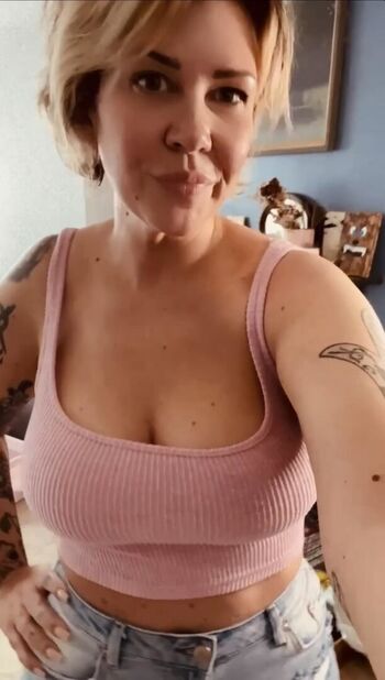 Angelaraeofsunshine