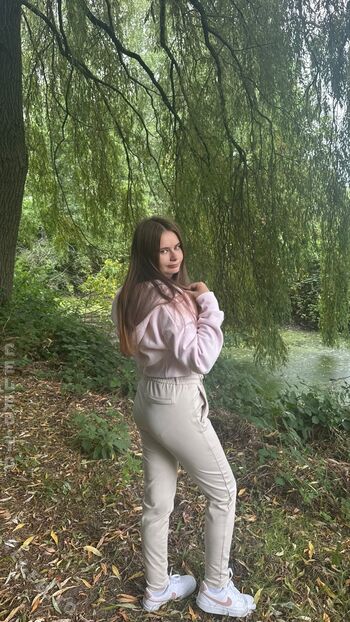 Angelina_Dehlow
