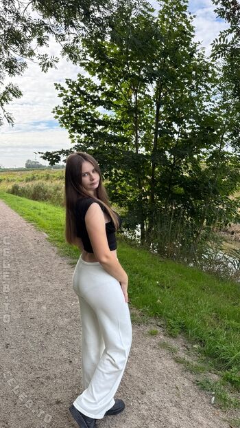 Angelina_Dehlow