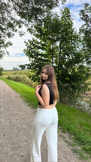 Angelina_Dehlow