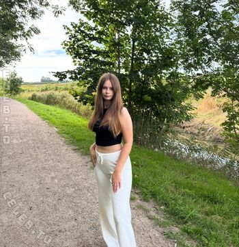 Angelina_Dehlow