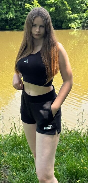 Angelina_Dehlow