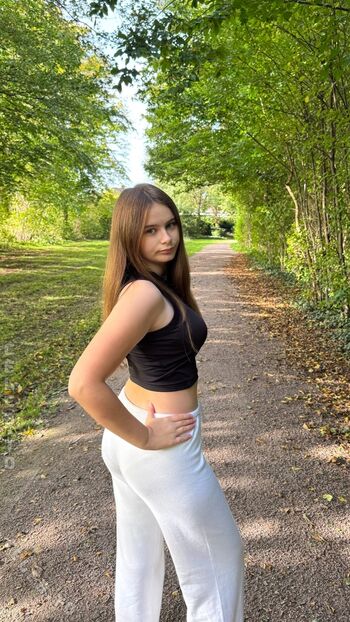 Angelina_Dehlow