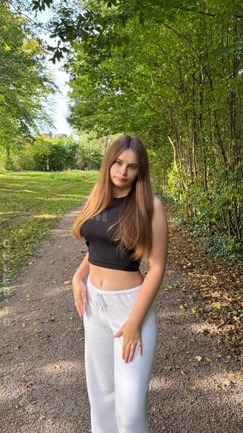 Angelina_Dehlow