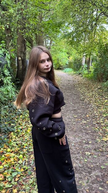 Angelina_Dehlow