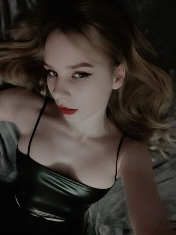 anita_raev