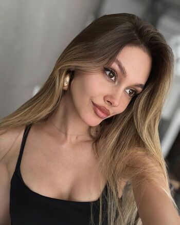 Anna Stoliar