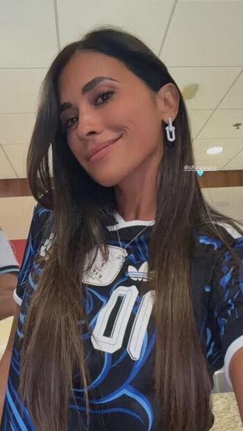 Antonela Roccuzzo Wifelionel Messi