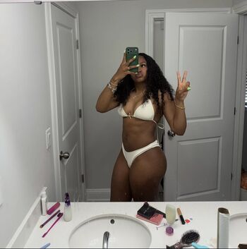 arianna_deniseee