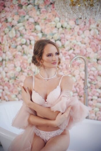arinazhotikova