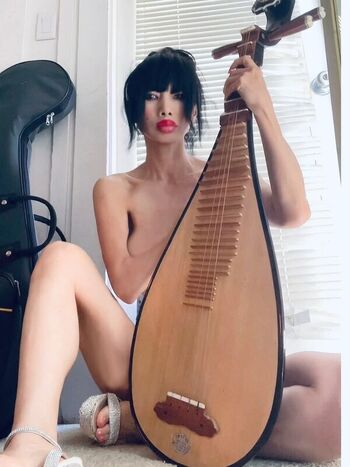 Bai Ling