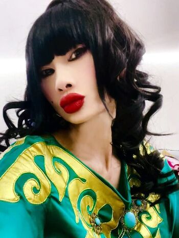 Bai Ling