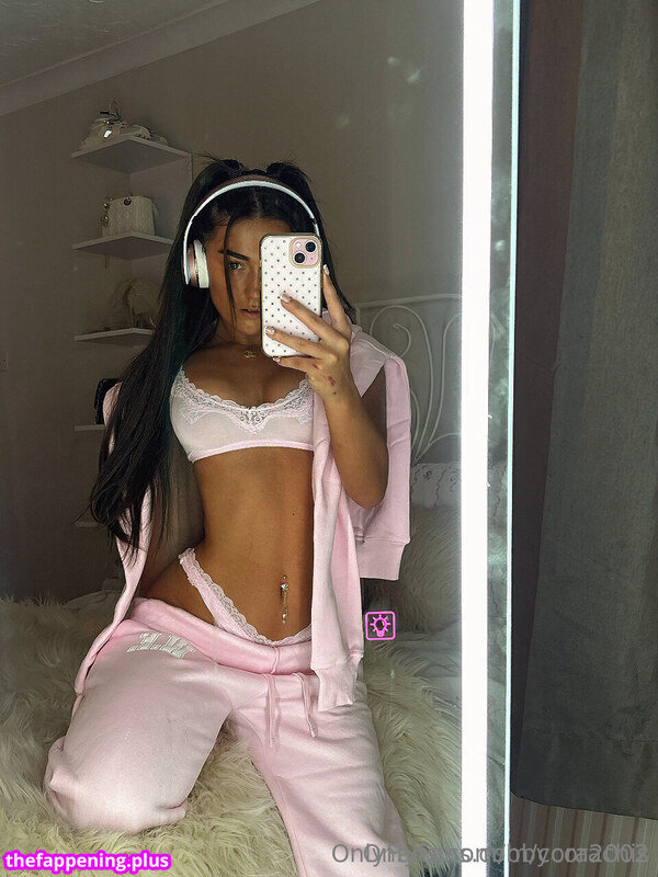 bbycorachis / cora_2oo2 / https: Nude OnlyFans Photo #9