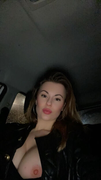 Caarlita75