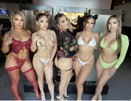 Cafe Lu Girls
