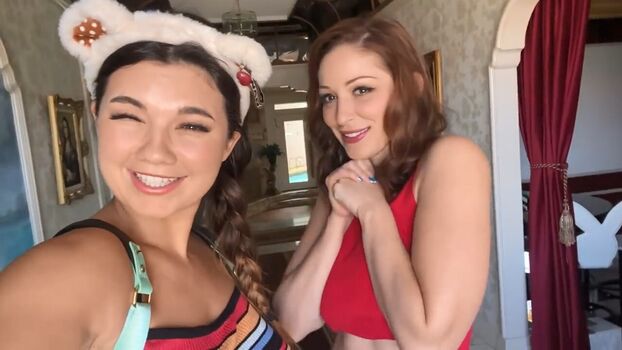 Carlotta Champagne Hauls