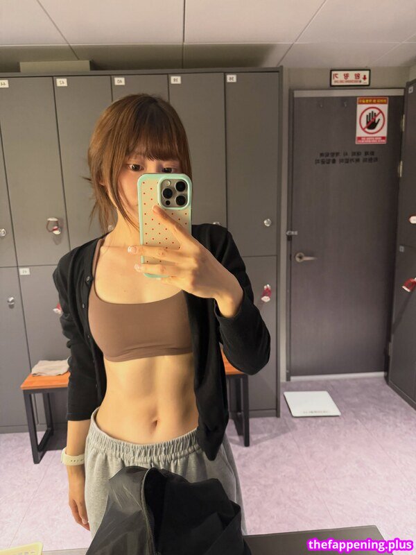 cc979 / cc99799 / user Fotografie OnlyFans Dezbrăcată #57