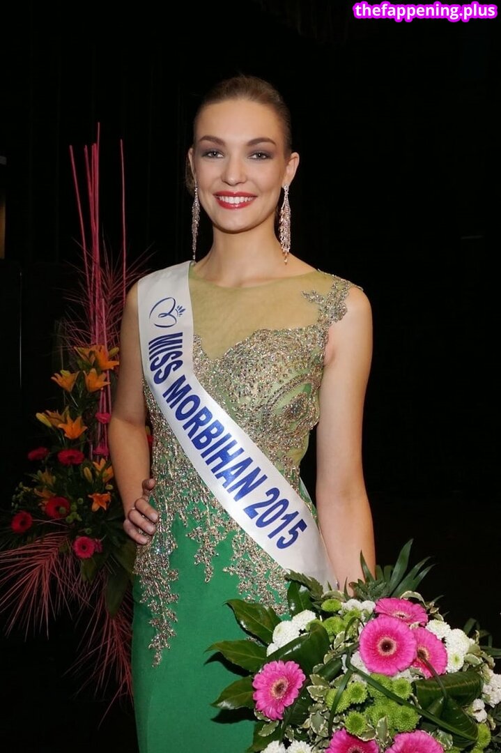 Cécile Fourrier 누드 OnlyFans 사진 #1