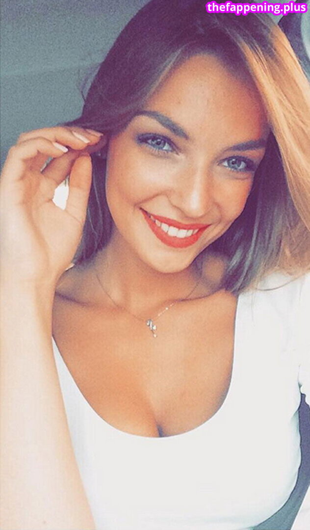 Cécile Fourrier Nacktes OnlyFans Foto #8