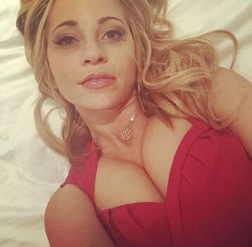 Celebrity Guilty Pleasures & Underrated Women
