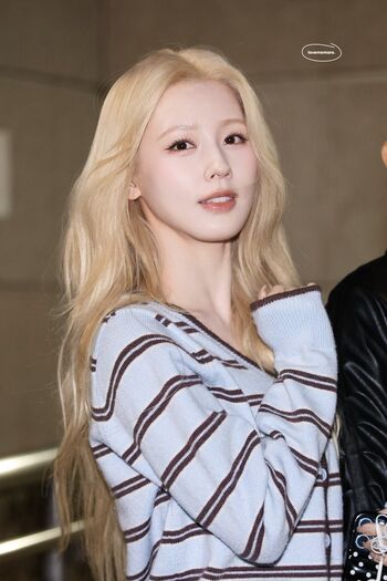 Cho Mi-yeon (Miyeon) - i-dle [(G)I-dle]