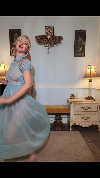 Dainty Rascal Dancing