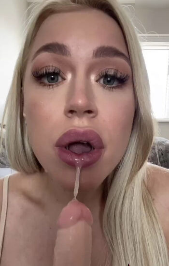 Elle Brooke