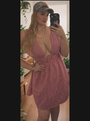 Elle Lindsey