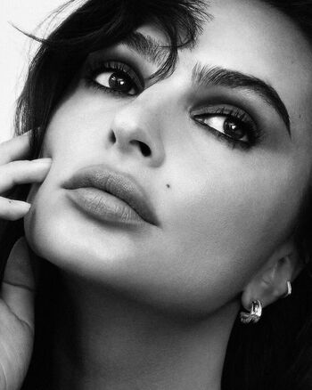 Emily Ratajkowski