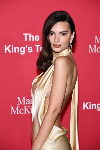 Emily Ratajkowski