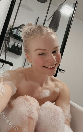 exclusive_ella