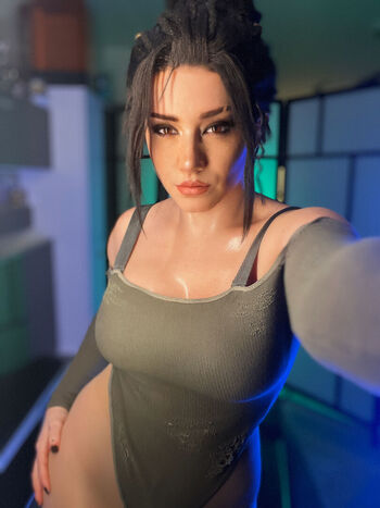 Ezy Summers Cosplay