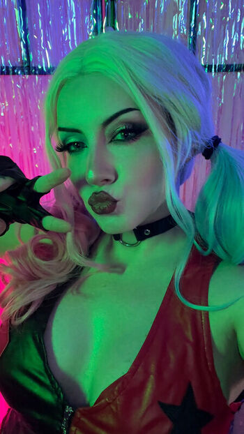 Ezy Summers Cosplay