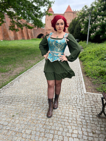 Ezy Summers Cosplay