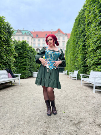 Ezy Summers Cosplay