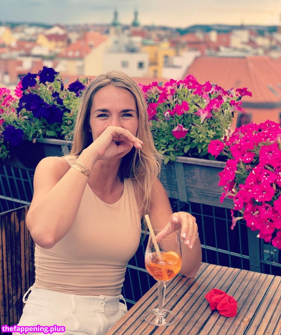 DesJournalistes / Femmes Journalistes / animatrices et autres dans les médias / https: / melanie.nouveauxmedias Fotografie OnlyFans Dezbrăcată #75