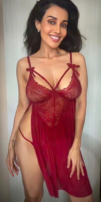 Flora Saini