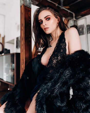 Girlvinishko