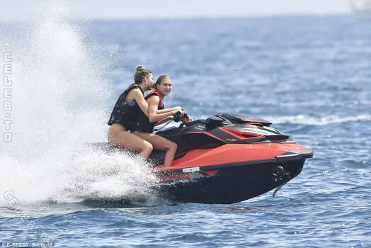 Hailey Bieber