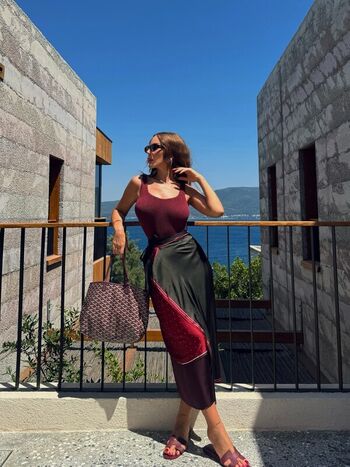 Hande Sarıoğlu