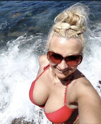 Incredible Milf