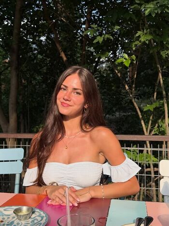 isabella.l.flores