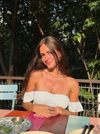 isabella.l.flores